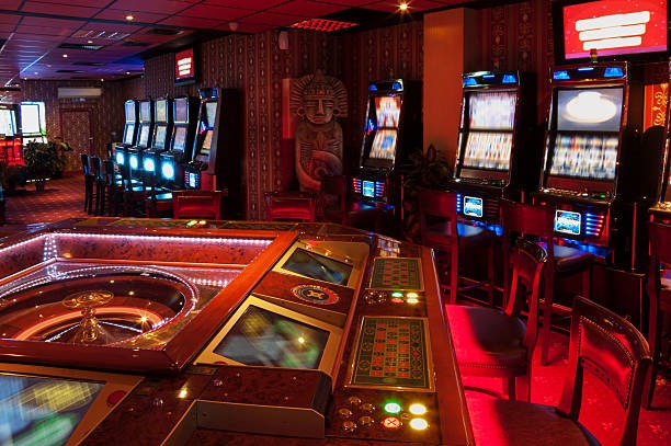 instan toto platform interface showing football markets and live-dealer tables
